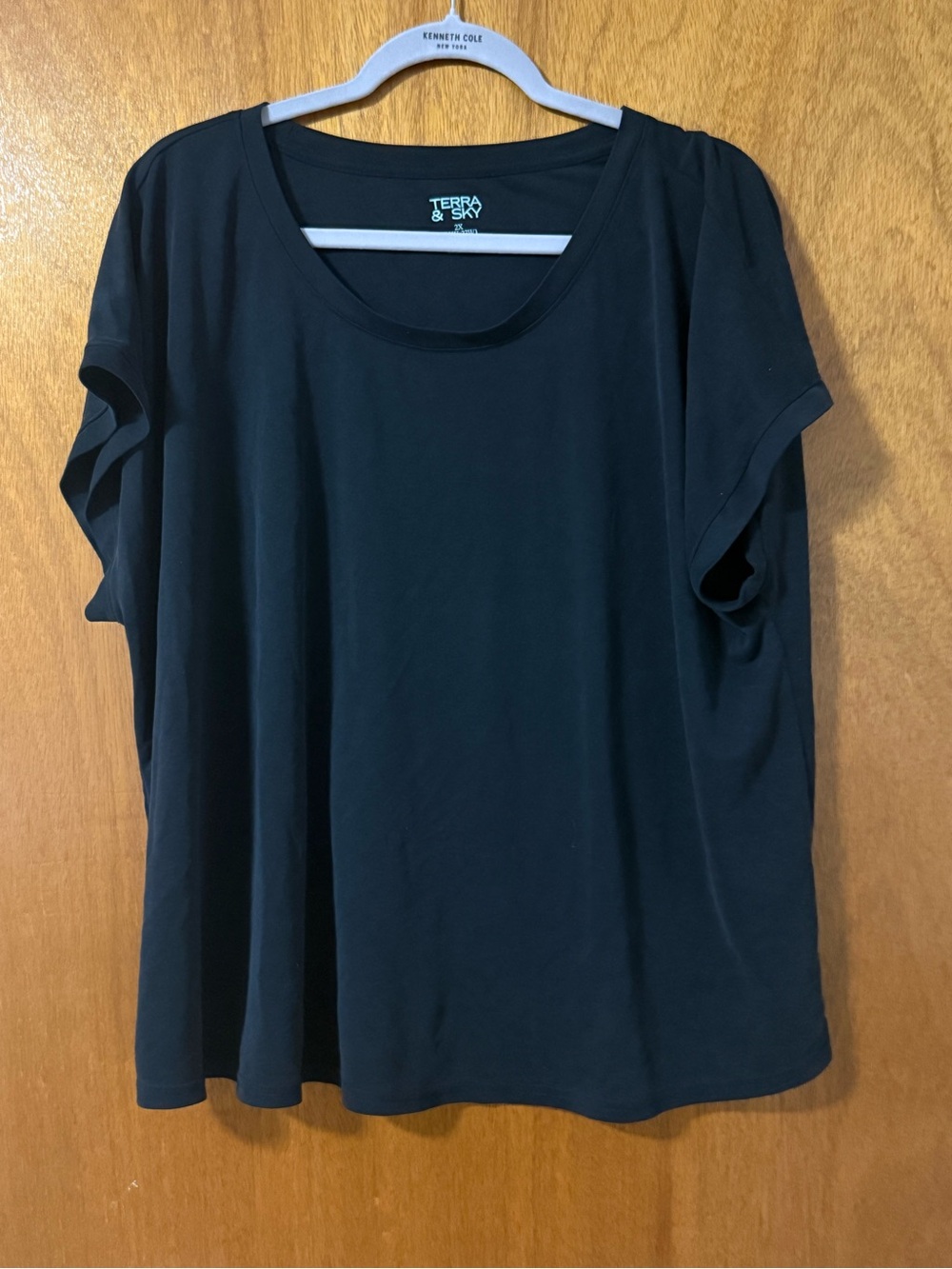 Terra & Sky Black Short Sleeve Scoop Neck Tee
